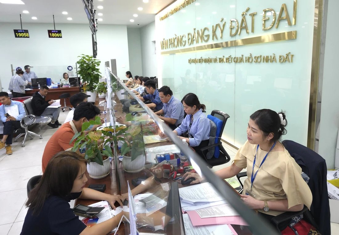 Thủ tục đất đai TP.HCM sau sáp nhập (1/7/2025): 38 chi nhánh VPĐKĐĐ, địa chỉ & hướng dẫn